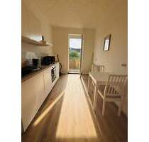 Hochwertig sanierte 2-Zimmer-Wohnung (teilmöbliert) mit großem Sonnenbalkon in Leipzig-Holzhausen