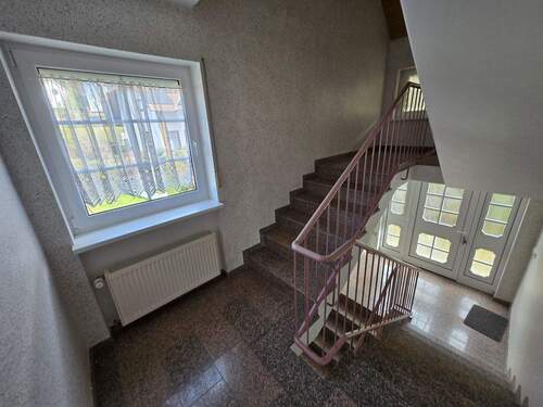 Treppenhaus - 7 Zimmer Mehrfamilienhaus, Wohnhaus zum Kaufen in Blieskastel
