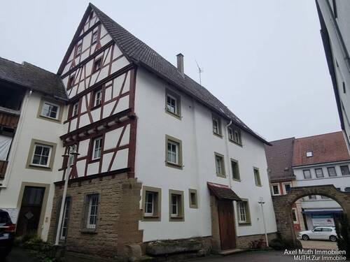 Fassade im Hof - 1 Zimmer Mehrfamilienhaus, Wohnhaus zum Kaufen in Eppingen