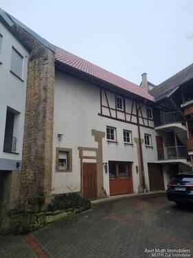 Nebengebäude - Mehrfamilienhaus, Wohnhaus mit 350,00 m&sup2; in Eppingen zum Kaufen