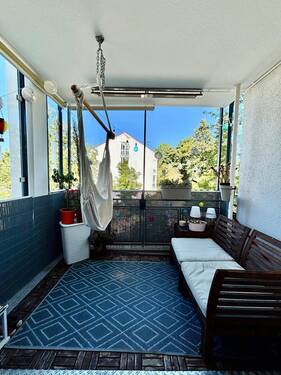Loggia mit Blick in den Ortspark - Provisionsfreie stilvolle 3-Zimmer-Wohnung mit gehobener Ausstattung