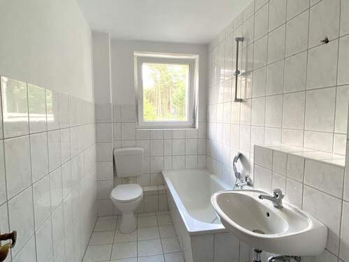 Tageslichtwannenbad - Etagenwohnung mit 50,70 m&sup2; in Rauen zum Kaufen