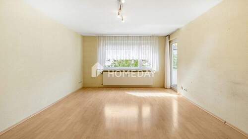 Wohnzimmer 1 - 3 Zimmer Etagenwohnung zum Kaufen in Metzingen