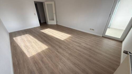 Wohnzimmer - 4 Zimmer Etagenwohnung zur Miete in Chemnitz