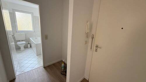 Flur - Etagenwohnung mit 84,00 m&sup2; in Chemnitz zur Miete