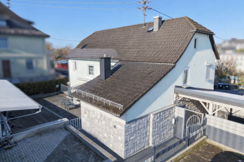 Seitenansicht, Hof - 7 Zimmer Einfamilienhaus zum Kaufen in Maxsain