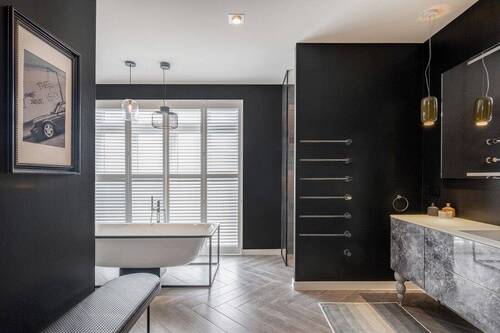 Bad mit Dusche, Wanne und Sauna - 
