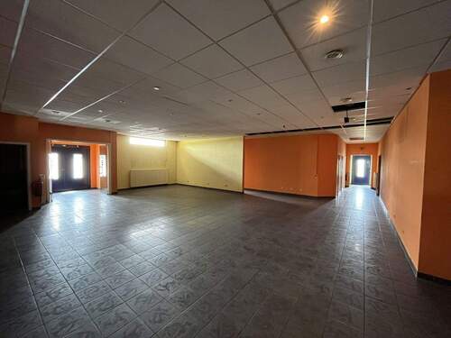 Verkaufsgebäude innen - 