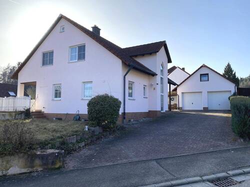 Außenansicht - 6 Zimmer Einfamilienhaus zum Kaufen in Burk