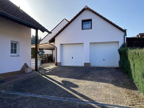Hof und Garagen - 