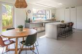 Küche - Modernes Einfamilienhaus (2023) mit großem Wohnbereich, Premiumküche & Garten in ruhiger Lage