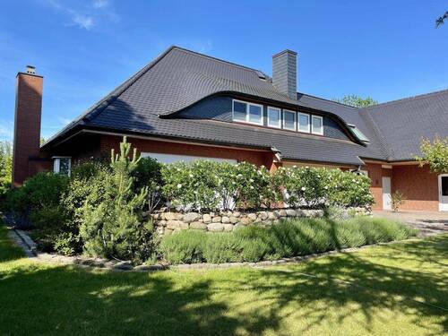 Südseite - Einfamilienhaus mit 330,00 m&sup2; in Jersbek zum Kaufen