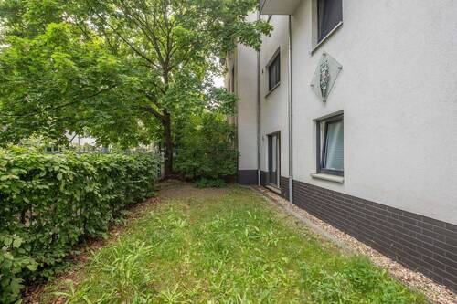Vorgarten von der Straßenseite - 