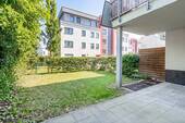 Blick von der Terrasse in den Garten - 3 Zimmer Etagenwohnung zum Kaufen in Berlin-Lichtenberg