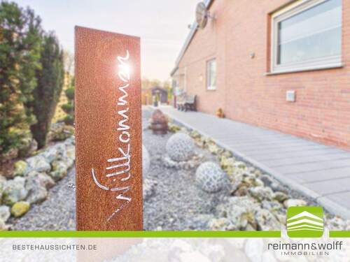 Seitenansicht - REIMANN&WOLFF Gangelt-Langbroich: 'Inklusive Einliegerwohnung und riesigem Grundstück.'