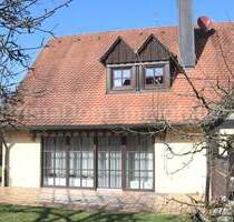 Charmantes Ein- bis Zweifamilienhaus mit Doppelgarage in ruhiger Bestlage von Nürnberg-Kornburg-AFA