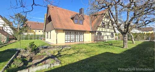 Ein-Zweifamilienhaus - 7 Zimmer Mehrfamilienhaus, Wohnhaus zum Kaufen in Nürnberg