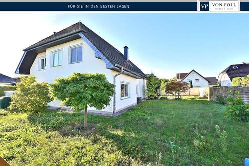 Hausansicht Gartenseite - Großzügiges Zweifamilienhaus - 8 Zimmer, 2 Bäder u. 2 Gäste WCs