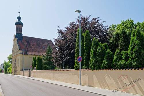 Kirche mit zukünftigem Park - 