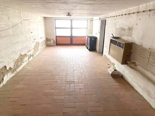 Kellergeschoss: Garage - 