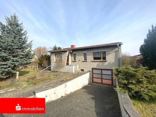 Haustraßenansicht - ** Familienfreundlicher Bungalow mit Garten **