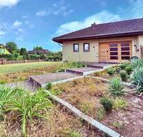 Entspannter Wohlfühl-Bungalow mit GarageCarportKeller und liebevollem Erholungsgarten für alle Generationen - Wathlingen