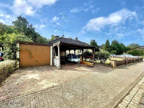 Garage und Carport - 5 Zimmer Bungalow in Wathlingen