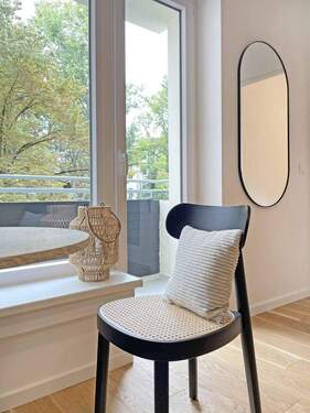 Wohnzimmer - Moderne 1,5-Zimmer Wohnung mit Süd-Balkon nahe Akazienkiez