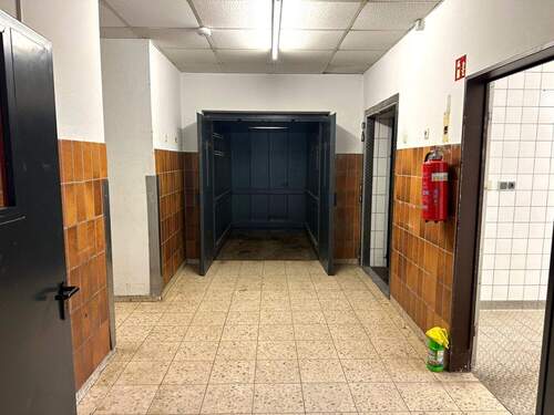 Durchgang Lastenaufzug - 