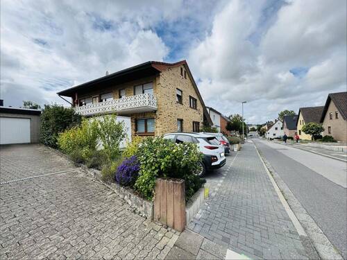 Blick von links aufs Haus - Einfamilienhaus mit 182,00 m² in Aldenhoven zum Kaufen