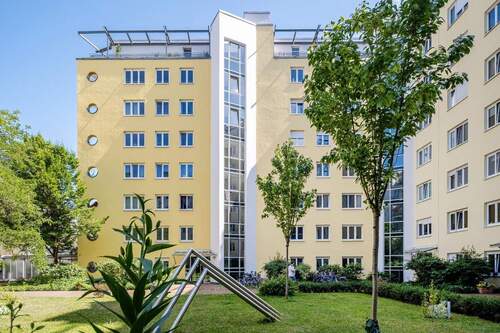 Hausansicht - 2 Zimmer Etagenwohnung zum Kaufen in Berlin