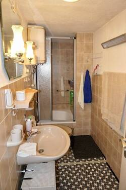 Bad mit Dusche / WC - 