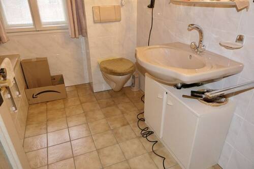 Bad mit Wanne / WC - 