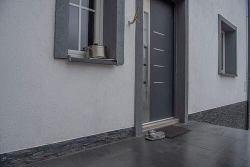 Hauseingang - 6 Zimmer Einfamilienhaus in Nidda