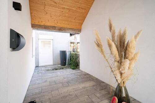 Windfang Eingang - 7 Zimmer Einfamilienhaus in Saal an der Saale