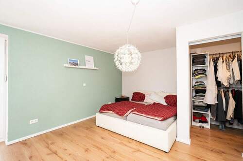 Schlafzimmer mit Ankleide - 