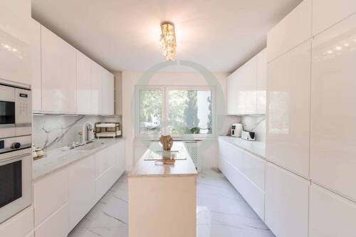 Bild 1 - Moderne Eleganz trifft Wohnkomfort - kernsanierte Wohnung mit Stil