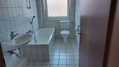 Badezimmer hell gefliest - 