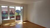 Helles Wohnzimmer mit angrenzendem Balkon - 3 Zimmer Etagenwohnung zur Miete in Neu Wulmstorf