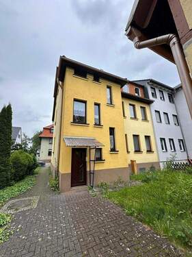 Haus von hinten mit Zufahrt - 9 Zimmer Mehrfamilienhaus, Wohnhaus zum Kaufen in Ellrich