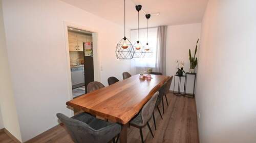 Essdiele mit Platz für die ganze Familie - 