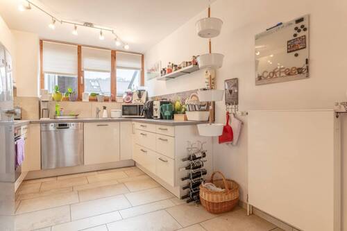 Küche mit Einbauküche - 