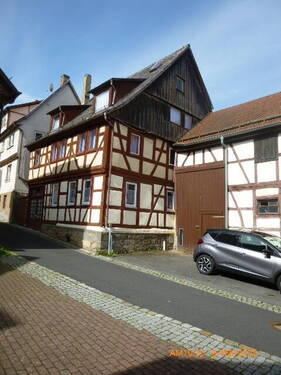 Haus mit Nebengebäude - Einfamilienhaus mit 140,00 m&sup2; in Fladungen zum Kaufen