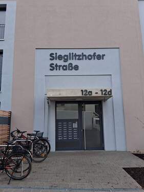 Hauseingang - 2 Zimmer Etagenwohnung in Erlangen