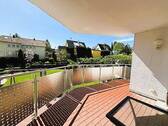 Balkon im Grünen.jpg - Helle Wohnung mit großem Balkon
