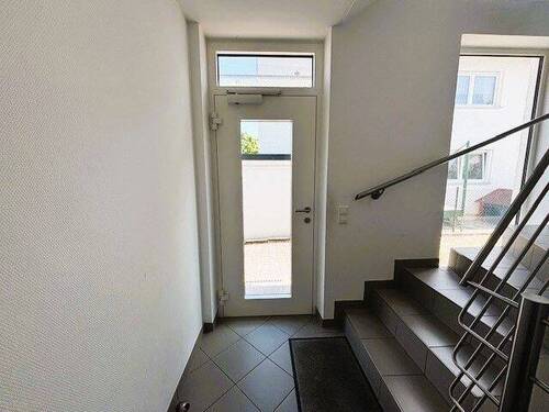 Treppenaufgang.jpg - 2 Zimmer Etagenwohnung in Untereisesheim