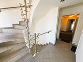 Treppenhaus.jpg - Etagenwohnung mit 75,00 m&sup2; in Untereisesheim zur Miete