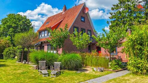 Titelbild - Vielseitiges Traumhaus: Großes Einfamilienhaus, Mehrgenerationen- oder Ferienhaus in Cadenberge