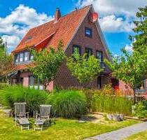 Vielseitiges Traumhaus: Großes Einfamilienhaus, Mehrgenerationen- oder Ferienhaus in Cadenberge