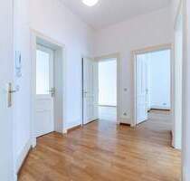 Stilvolles Büro im Frankfurter Bahnhofsviertel - 4 Räume, Stuckdecken, Parkett, Balkon & Aufzug